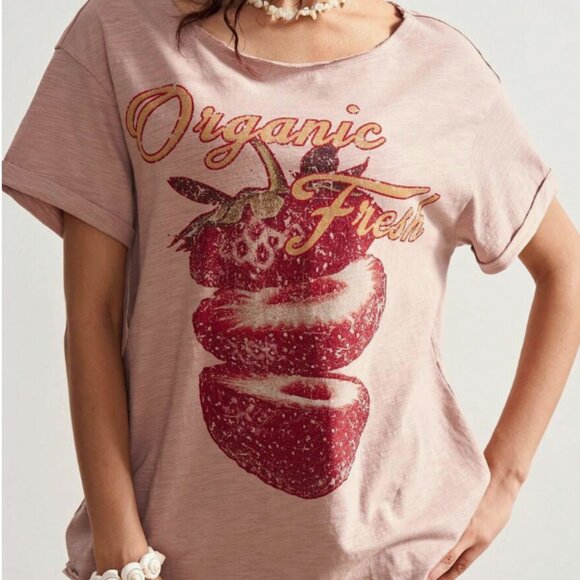 BOUTIQUE DESIGNER LOOK STRAWBERRY GRAPHIC TEE - Picture 4 of 4